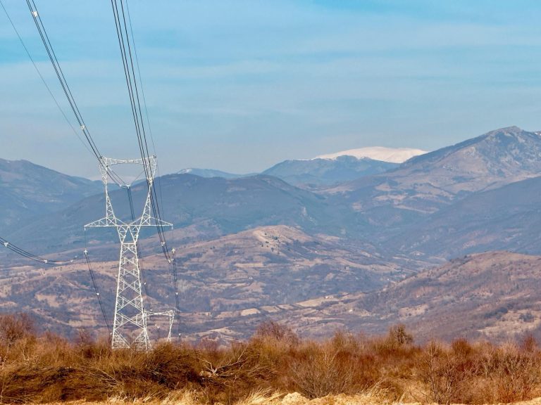 Cel mai provocator proiect de construire a unei linii electrice aeriene de 400 kV – Porțile de Fier – (Anina) – Reșița, din ultimii 30 de ani, a fost încheiat cu succes