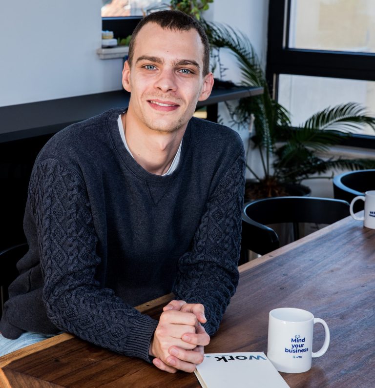 Peste o mie de joburi remote disponibile în industria tech