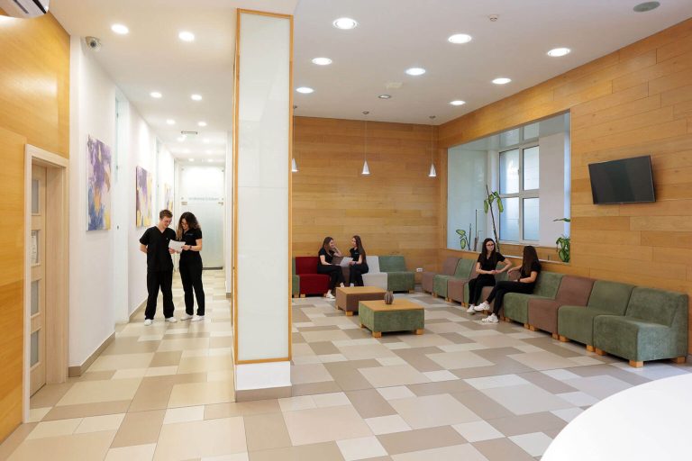 Cea mai mare rețea de clinici de recuperare medicala, Centrokinetic, se extinde în vestul ţării 