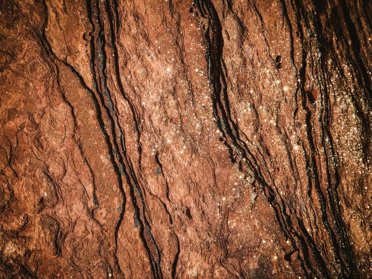 Prețul cuprului crește din cauza cererii mari pentru „energie verde” și muniții 