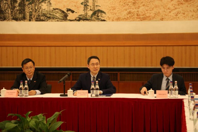 Discursul domnului Ambasador Han Chunlin la masa rotundă asupra „Perspectivelor dezvoltării economice a Chinei”