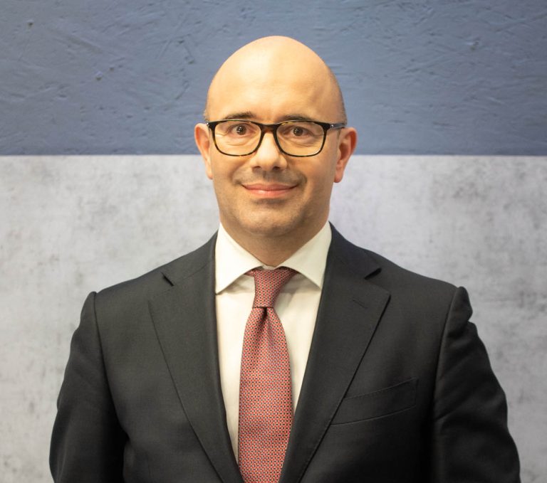 BCR și Banca Europeană de Investiții au semnat un acord pentru finanțări de 200 milioane de euro pentru companiile mari