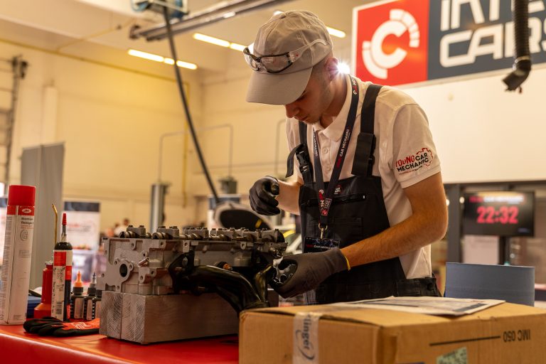 Premii de peste 50.000 de euro la Young Car Mechanic, competiție organizată de Inter Cars România pentru a-i încuraja pe tinerii din domeniul mecanicii auto    