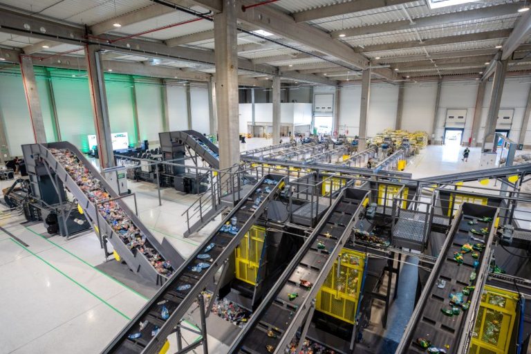 RetuRO inaugurează, în județul Dolj, al 6-lea centru regional pentru colectarea și procesarea ambalajelor SGR și creează 120 de noi locuri de muncă verzi