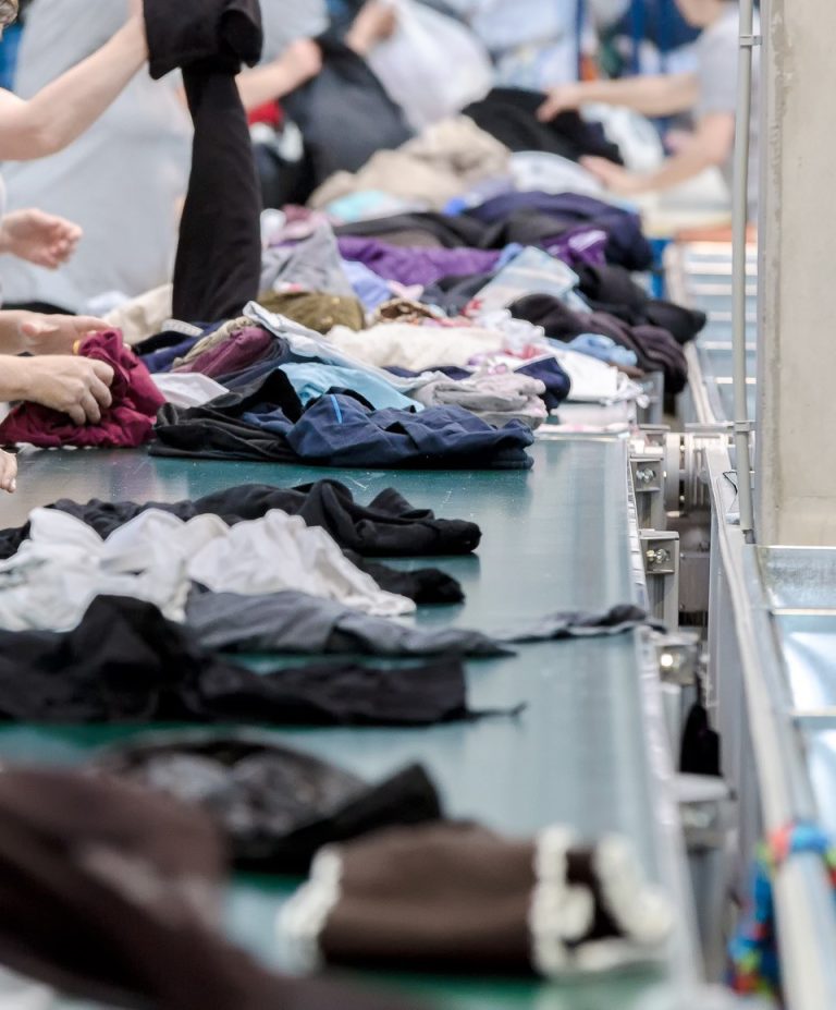 ARETEX: Prioritatea în managementul deșeurilor textile este reutilizarea, îmbrăcămintea colectată de la populație ar putea fi reutilizabilă în proporție de 75% 