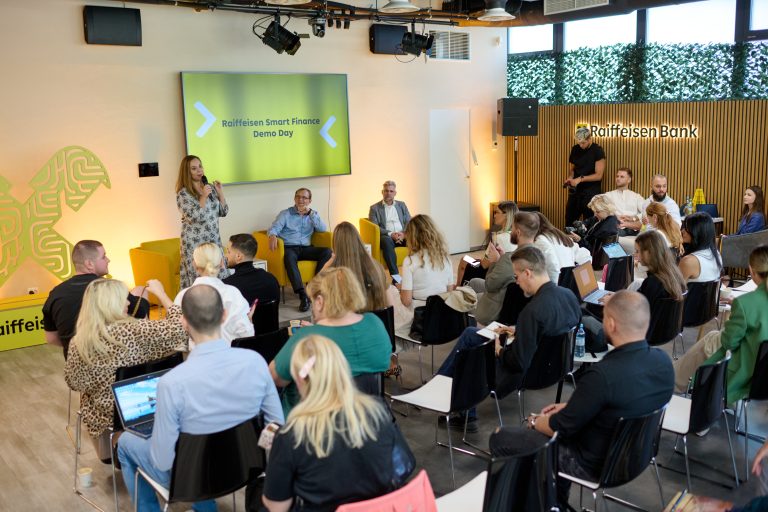 Inovație Raiffeisen Smart Finance pentru inițierea de planuri financiare