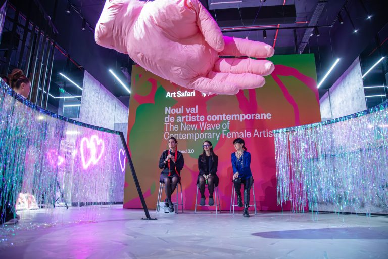 Lucrări ale noului val de artiste contemporane, alături de Art Safari, la Promenada Mall