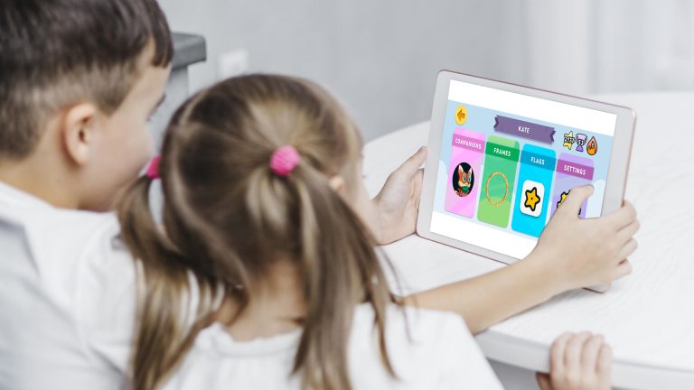 Novakid.ro: 68% dintre părinții români spun că timpul petrecut în fața ecranelor în scopuri educative este benefic pentru copii