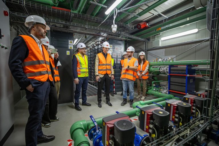 Ministrul Energiei, Sebastian Burduja, a vizitat cea mai mare capacitate de stocare a energiei în baterii din România