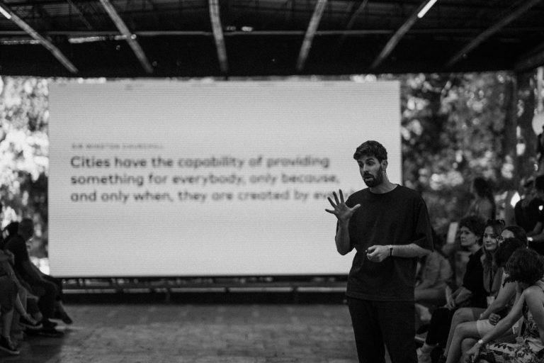 Lior Steinberg, urbanist: Relația cu orașul se schimbă fundamental când ai spații în care oamenii se simt în siguranță să meargă pe jos sau cu bicicleta 