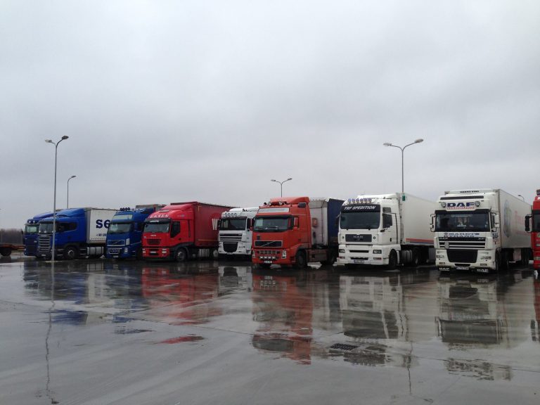 Transportatorii solicită extinderea termenului limită de retro-echipare cu tahograf inteligent 2