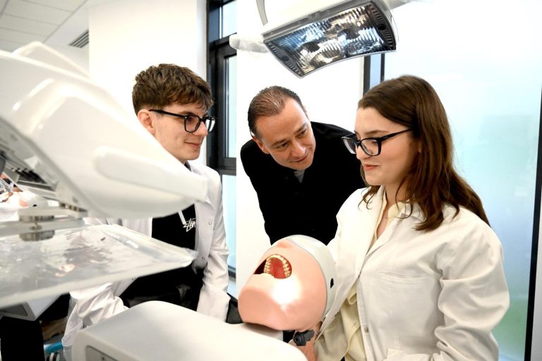 Infrastructură de ultimă generație în stomatologie la amfiteatrul UMF Carol Davila din sectorul 4