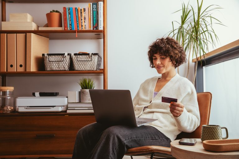 Înainte de sezonul cumpărăturilor, Revolut atrage atenția: Aveți grijă la scam-urile de cumpărături, cea mai întâlnită formă de fraudă în primul semestru al anului