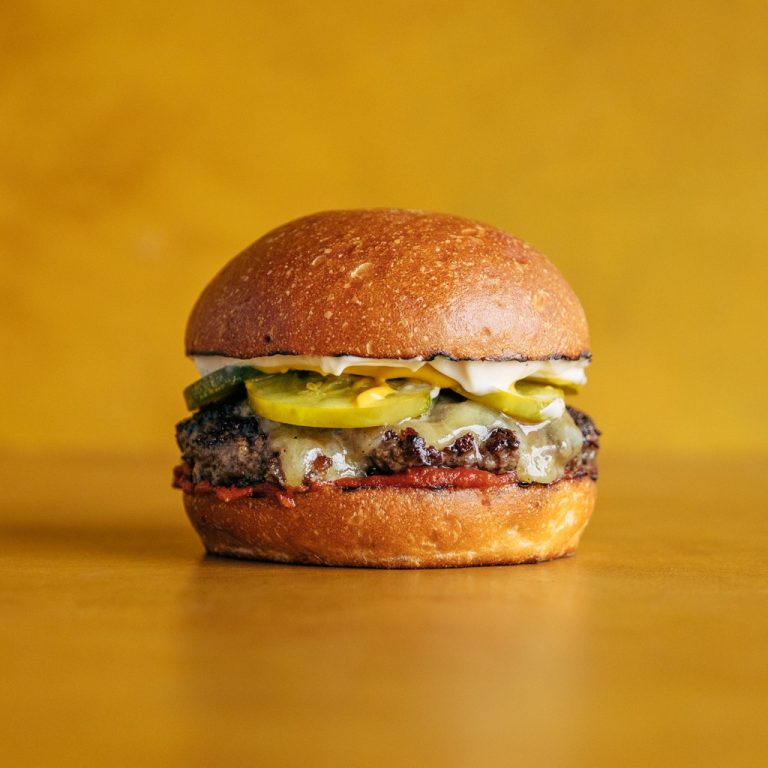 Burger-ul, produsul vedetă al anului în România 