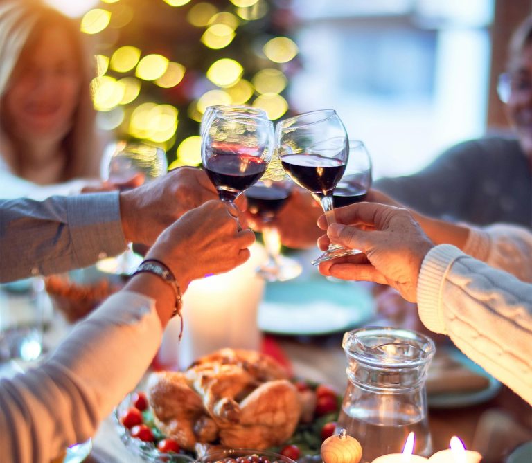 Cine va plăti cel mai mult pentru masa de Crăciun? Familiile spaniole au cea mai scumpă masă de Crăciun, în timp ce britanicii și australienii înregistrează cele mai mari creșteri de prețuri  
