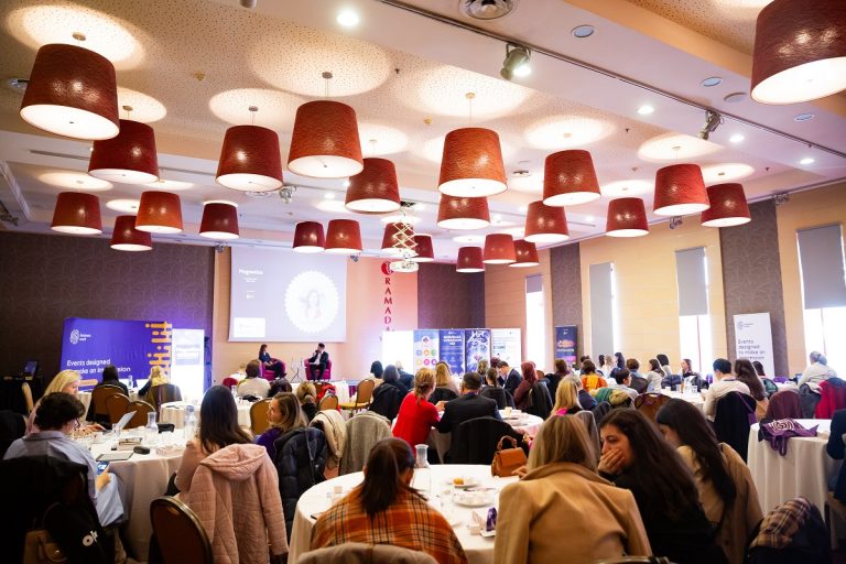 Principalele concluzii ale profesioniștilor invitați la „Magnetico Sibiu”. Cum s-a schimbat recrutarea în 2024, care sunt skill-urile necesare pentru angajați, în contextul digitalizării și automatizării și cum va arăta piața muncii în 2025