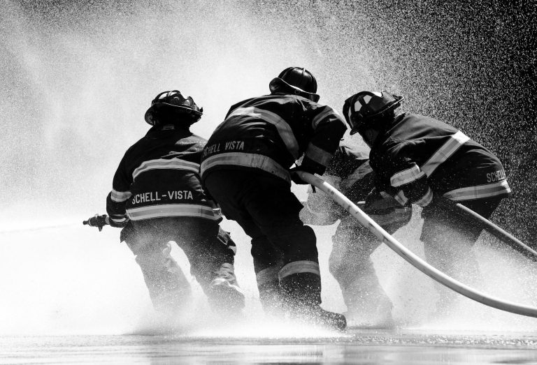 Tendință alarmantă: despăgubiri aproape triple pentru daunele produse de incendii locuințelor