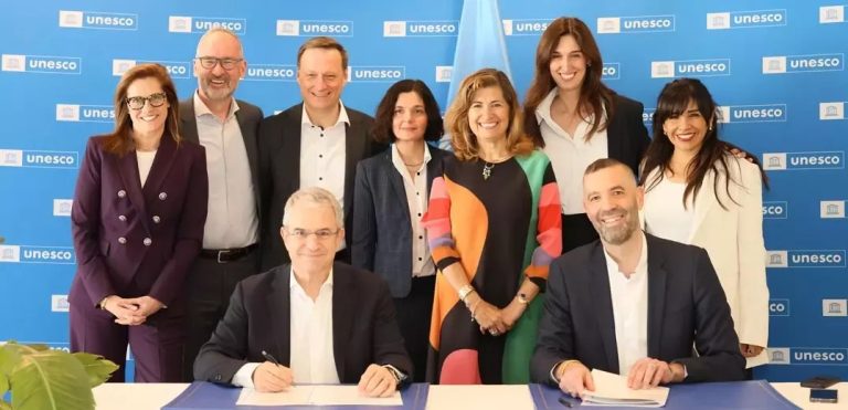 Burse pentru tinerii interesați să se implice în proiecte de sustenabilitate climatică