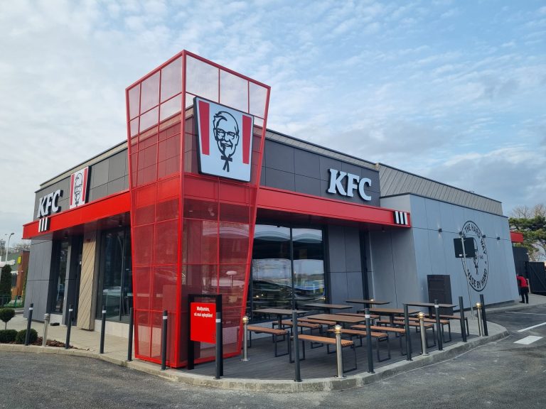 Investiție Sphera Group în primul KFC echipat cu panouri fotovoltaice