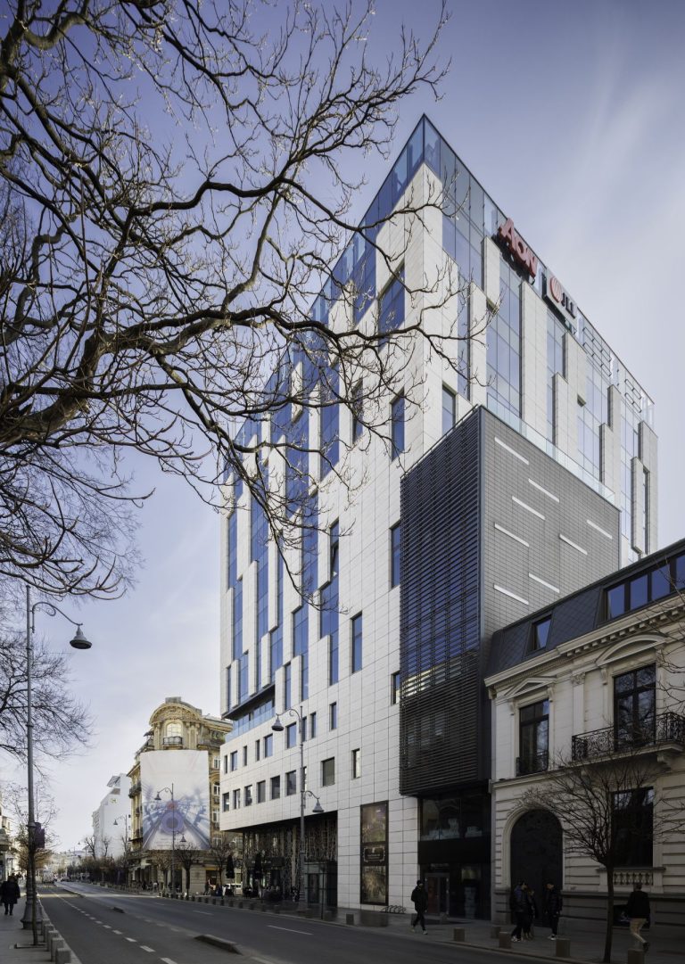 PeliPartners a reprezentat Manova Partners în vânzarea clădirii de birouri Victoria Center