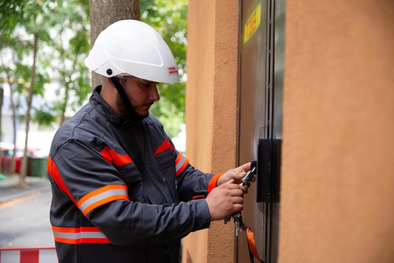 Rețele Electrice România investește 25 mil. lei în anvelope pentru posturi de transformare aferente investițiilor din următorii 2 ani