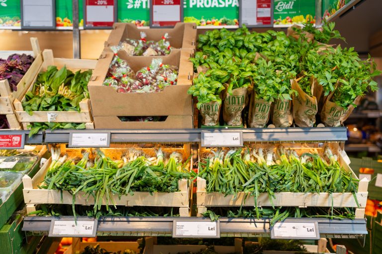 Verdețuri exclusiv de la producători locali