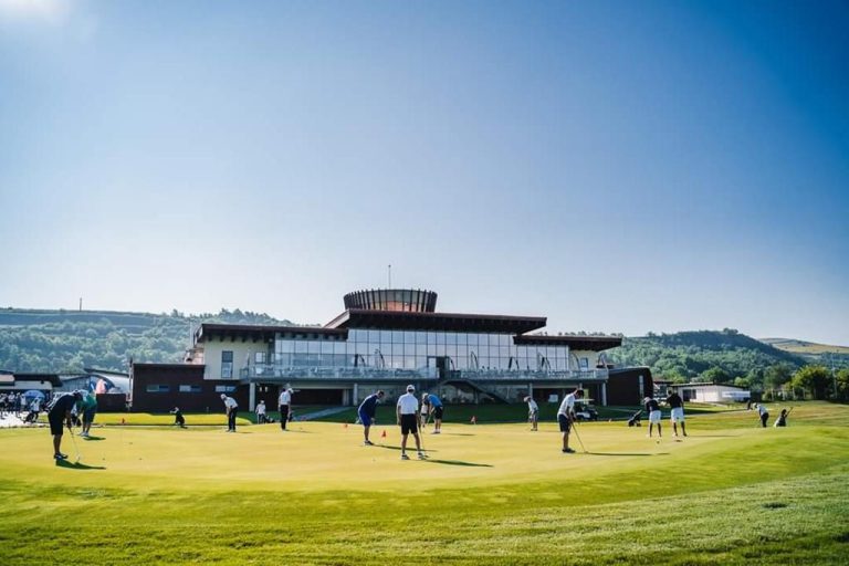 Theodora Golf Club, cel mai mare resort de golf din România, dă startul noului sezon fantastic de golf 