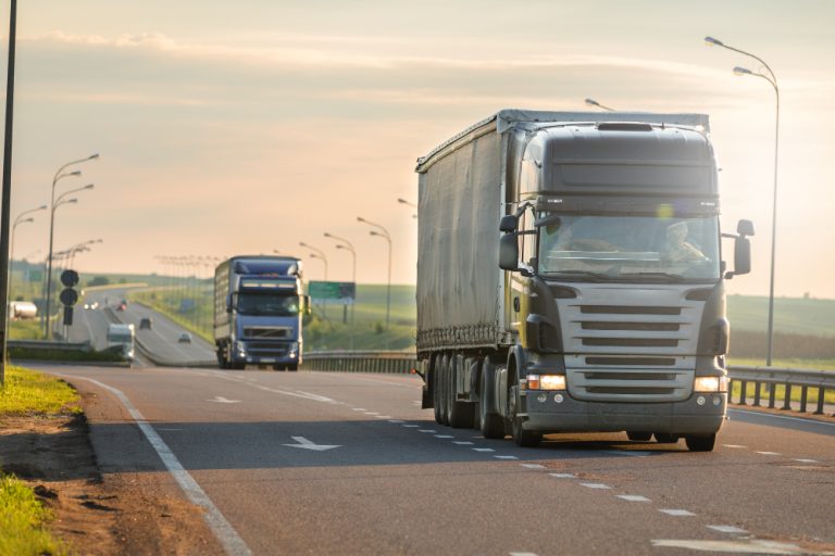 Oprirea schemei de ajutor de stat afectează atât bugetul statului, cât și transportatorii – UNTRR solicită prelungirea până la 31 decembrie 2025 și majorarea rambursării la 34 bani/litru
