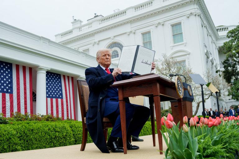 Tarifele lui Trump: Ascensiunea protecționismului american, panica în UE și dilemele economice ale României