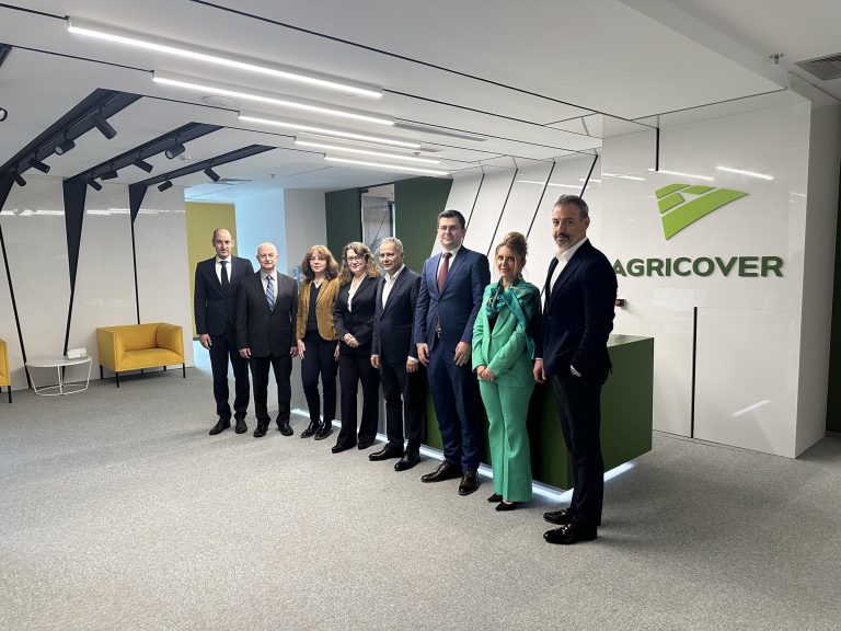 IFC și Agricover Credit semnează un parteneriat pentru a stimula finanțarea fermierilor români