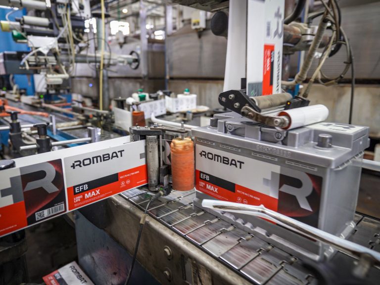 ROMBAT sărbătorește 45 de ani de inovație și performanță în industria bateriilor auto și inaugurează o linie de producție de ultimă generație pentru baterii Heavy Duty EFB
