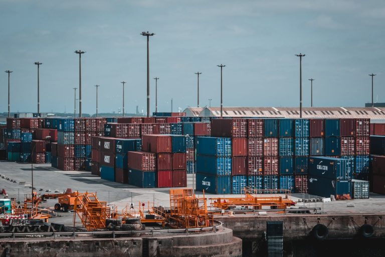 INS: Deficitul balanţei comerciale în primele cinci luni  ale anului mai mare cu 16,4% decât cel înregistrat în aceeași perioadă din  2024