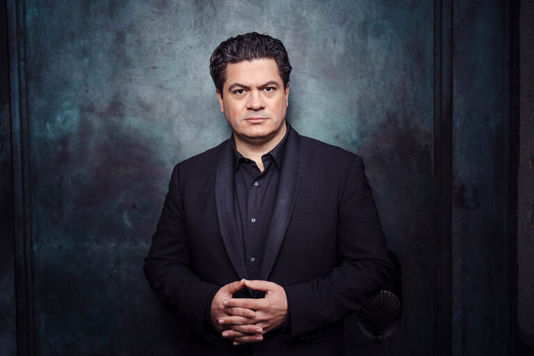 Cristian Măcelaru, directorul artistic al Festivalului Internațional „George Enescu”: „Impactul economic al Festivalului Enescu este semnificativ prin numărul mare de artiști și de turiști pe care îi aduce în România”