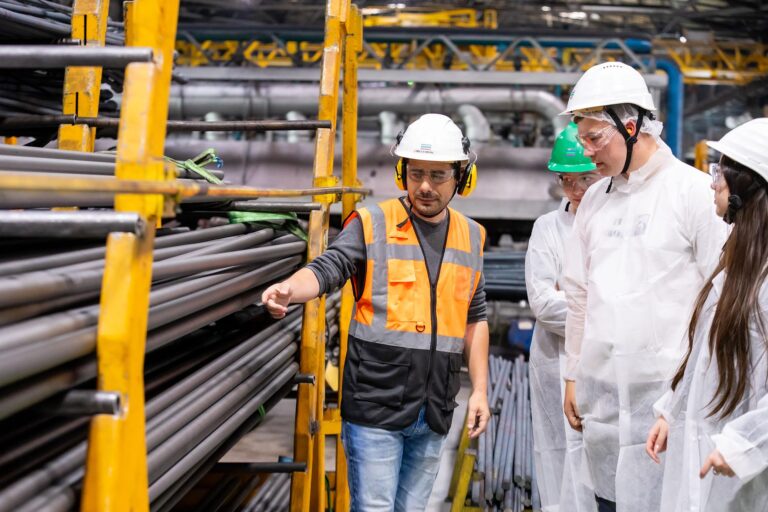 TenarisSilcotub premiază 250 de elevi din Sălaj, Călărași și Câmpina cu burse de 500.000 lei, în cadrul Programului de Burse Roberto Rocca