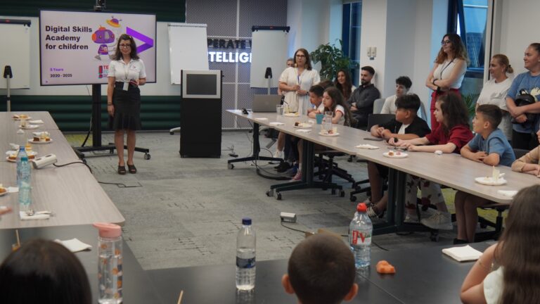 Accenture continuă să pregătească tinerii pentru viitor: peste 2.300 de copii din 102 școli au participat la Digital Skills Academy 2025