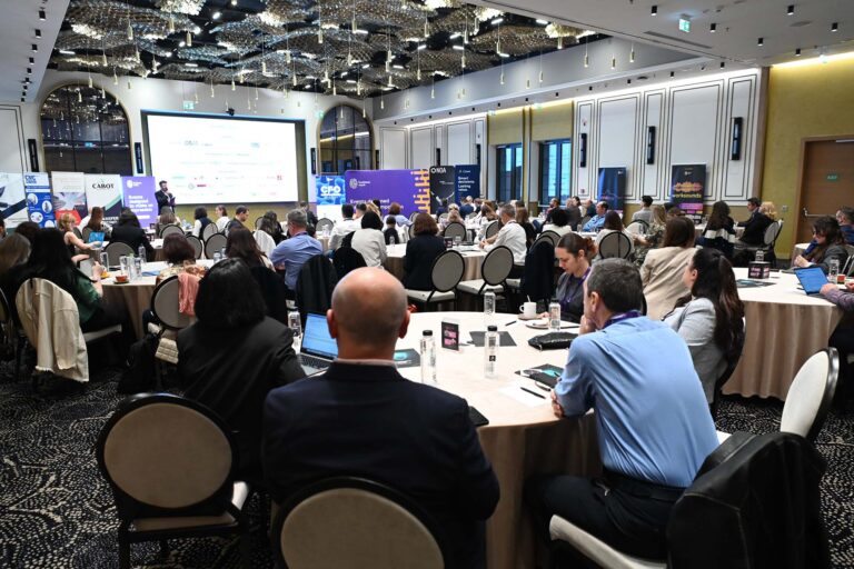 Principalele concluzii ale CFO Conference Cluj-Napoca 2025. „Am început să devenim prieteni cu tehnologia, însă AI-ul nu rezolvă toate problemele. Ca să înțelegem inteligența artificială avem nevoie de inteligență naturală”