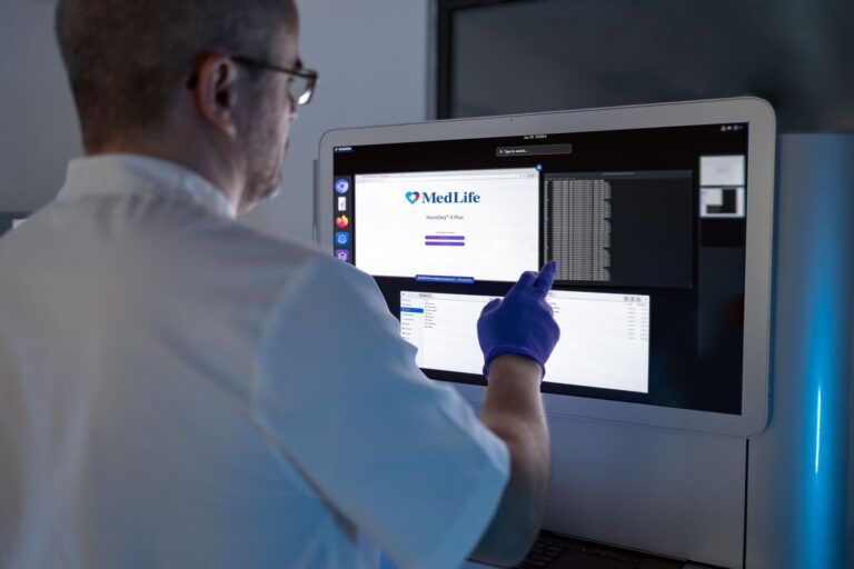 Premieră în România. MedLife aduce cea mai avansată tehnologie de secvențiere și pregătește un program amplu de testare genetică