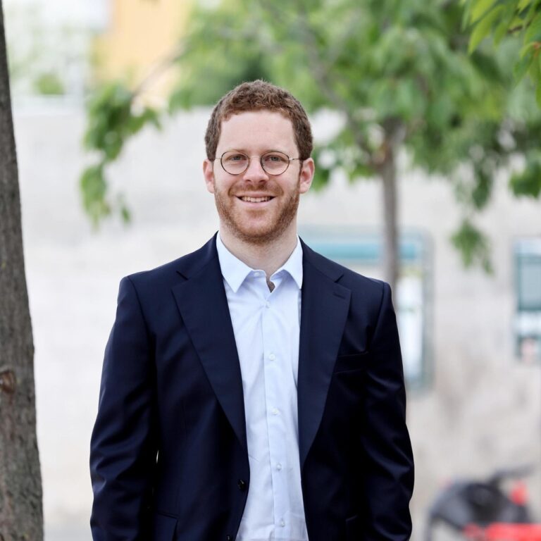 Europa, prinsă între două fronturi comerciale