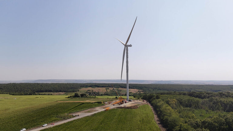 PPC Renewables România a instalat primele turbine pentru cel mai mare parc eolian din Moldova, în județul Vaslui