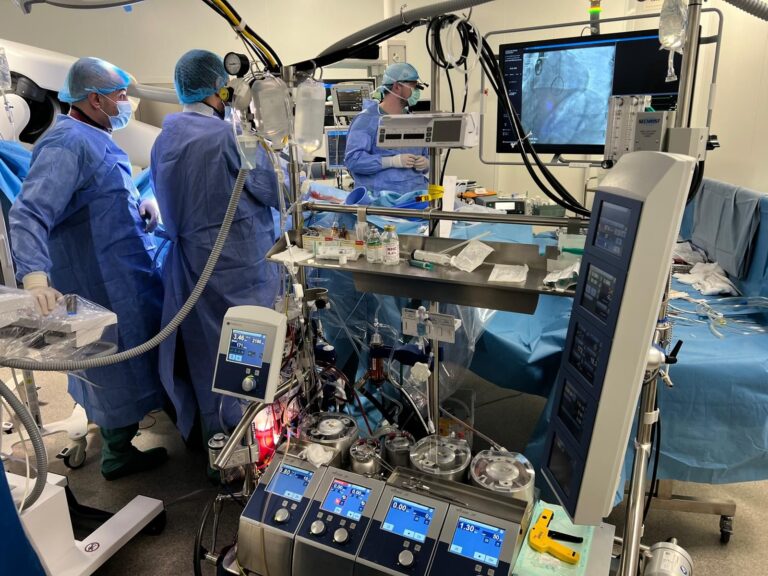 Centrul de Boli Cardiovasculare din cadrul Spitalului Nord Pipera aniversează un an de activitate: peste 450 de intervenții complexe, premiere europene și peste 5 milioane de euro investiții în tehnologie de top 