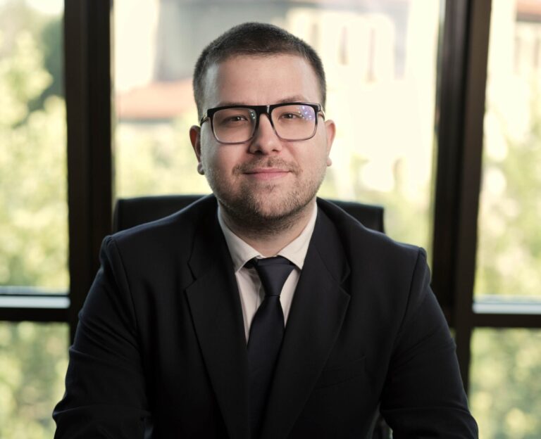 Analiză Freedom24: Top 10 acțiuni și ETF-uri tranzacționate de investitorii români în 2025