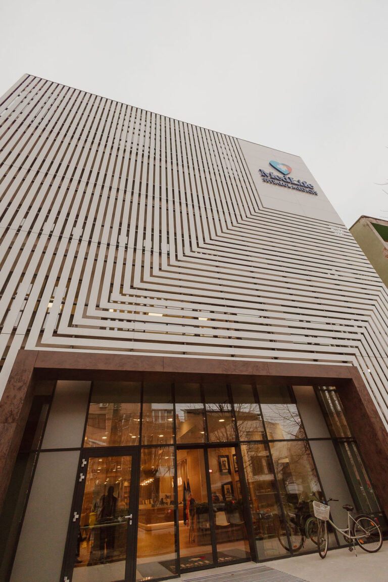 MedLife deschide o nouă eră în ortopedie la Timișoara: robotica, AI și expertiza umană, reunite în primul Institut de Ortopedie din România