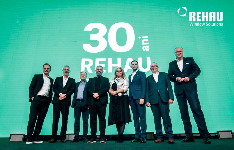 30 de ani de succes în România: REHAU Window Solutions sărbătorește aniversarea împreună cu clienții și partenerii și continuă să se extindă constant în Europa și în întreaga lume