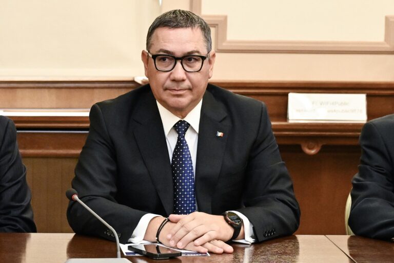 Victor Ponta, deputat, membru al Comisiei pentru industrii și servicii,  Camera Deputaților: „Să nu pierdem oportunitatea investițiilor în centre de date” Victor Ponta, deputat, membru al Comisiei pentru industrii și servicii,  Camera Deputaților: „Să nu pierdem oportunitatea investițiilor în centre de date”