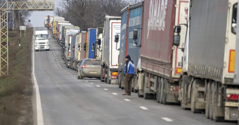 UNTRR: Diferențele de preț la motorină dintre România și statele vecine afectează considerabil marja de profit a transportatorilor. Fără un mecanism real de rambursare a accizei, România își pierde completivitatea și veniturile la bugetul public