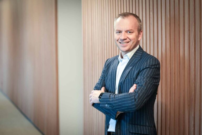 Fintech-ul românesc Instant Factoring atrage o structură de finanțare de 30 milioane EUR și sprijină peste 2.000 de IMM-uri, în România și Spania