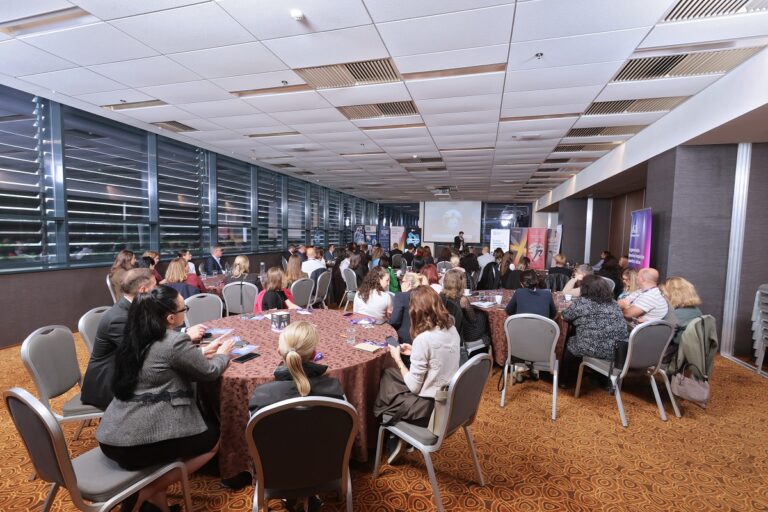 Principalele concluzii ale conferinței „Magnetico” de la Oradea: „Oamenii caută mai mult decât un loc de muncă. Sunt preocupați de experiențele pe care le trăiesc și de grija autentică pe care o simt din partea managementului”