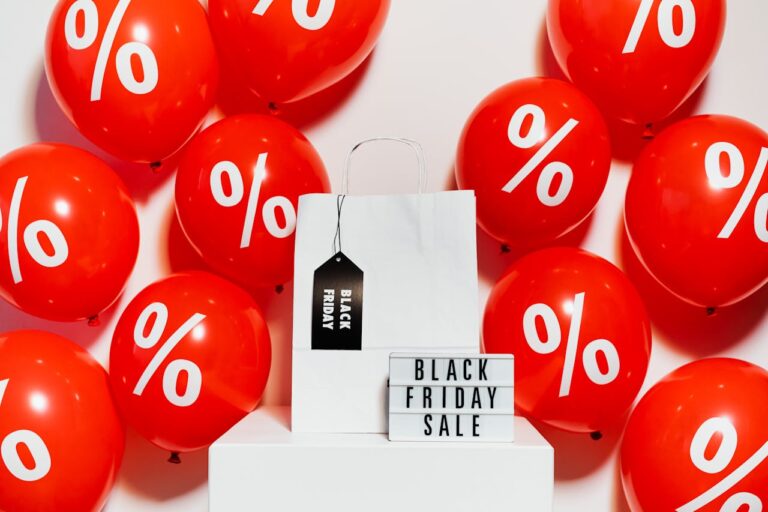 Studiu PayU GPO: 7 din 10 români afirmă că vor cumpăra de Black Friday. Buget mediu de peste 1.000 de lei, plata online cu cardul, prima opțiune