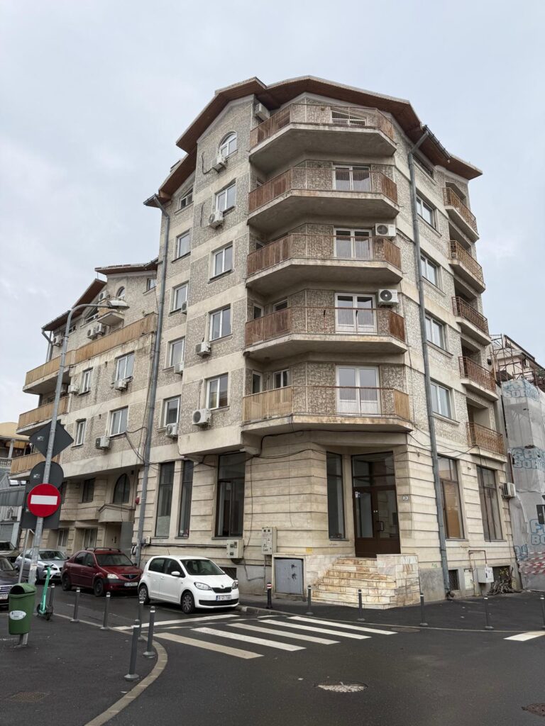 CEC Bank scoate la vânzare două sucursale prin licitație pe platforma azitis.com