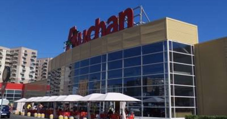 Centrul Comercial Auchan Titan și Vulcan Value Centre anunță programul de sărbători și multe surprize
